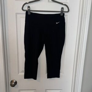 Nike Black Leggings with Wide Waistband and Form-Fitting Design